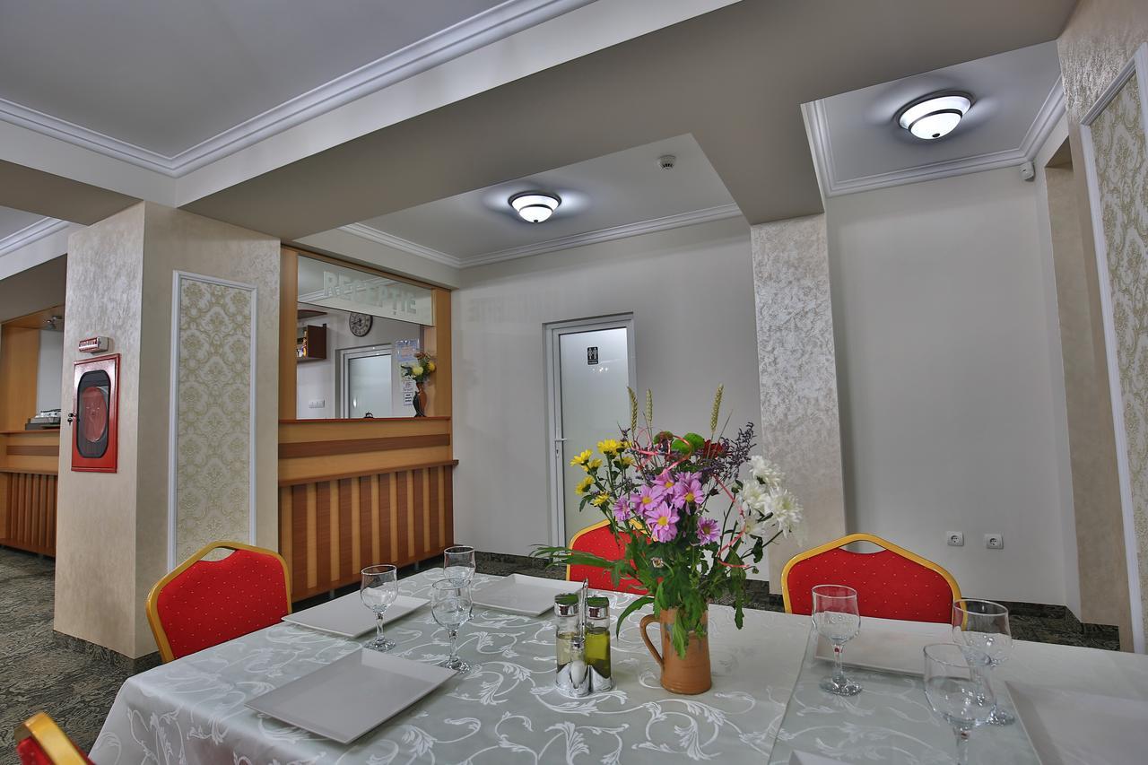 Hotel Raxand Residence Mioveni Esterno foto