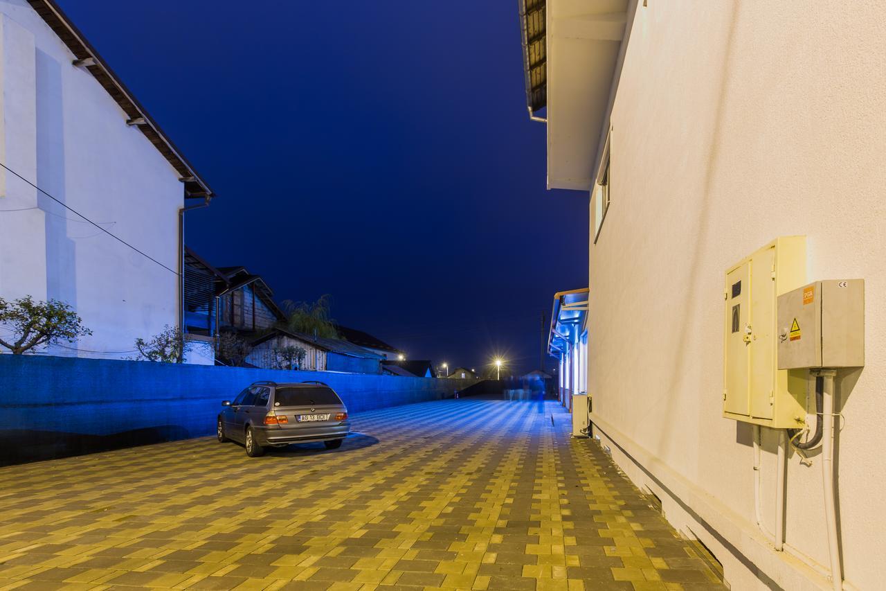 Hotel Raxand Residence Mioveni Esterno foto