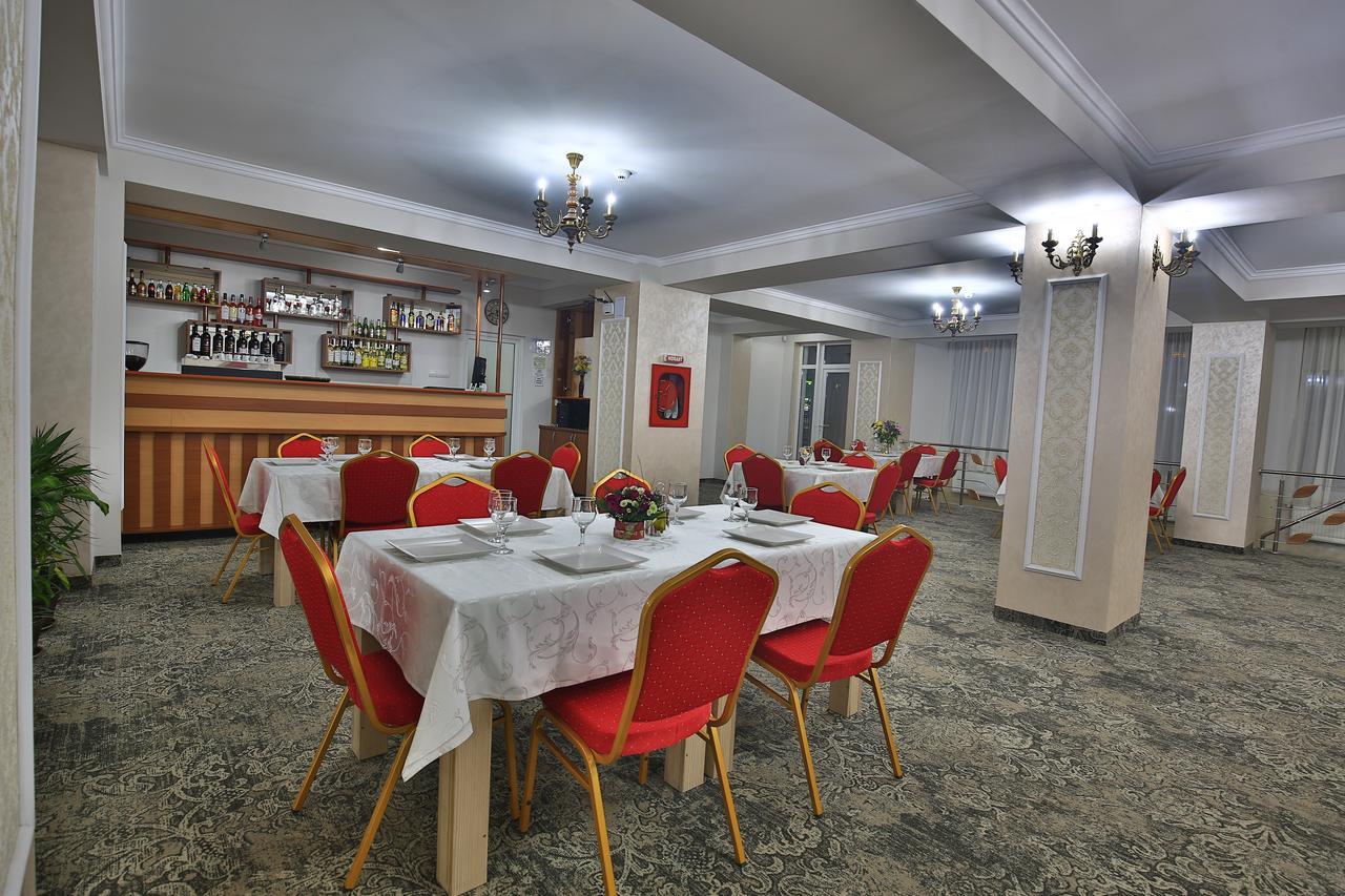 Hotel Raxand Residence Mioveni Esterno foto