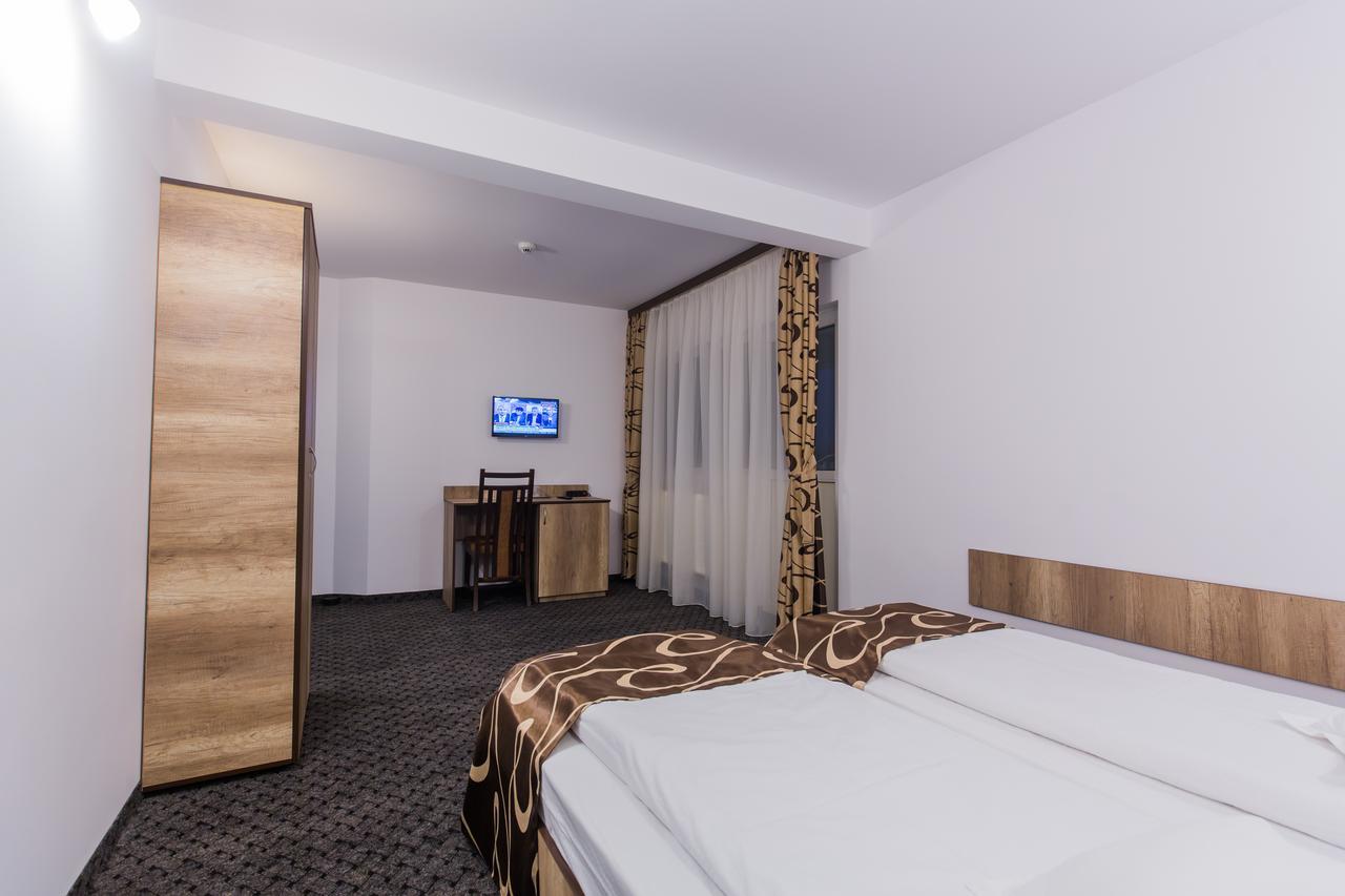 Hotel Raxand Residence Mioveni Esterno foto